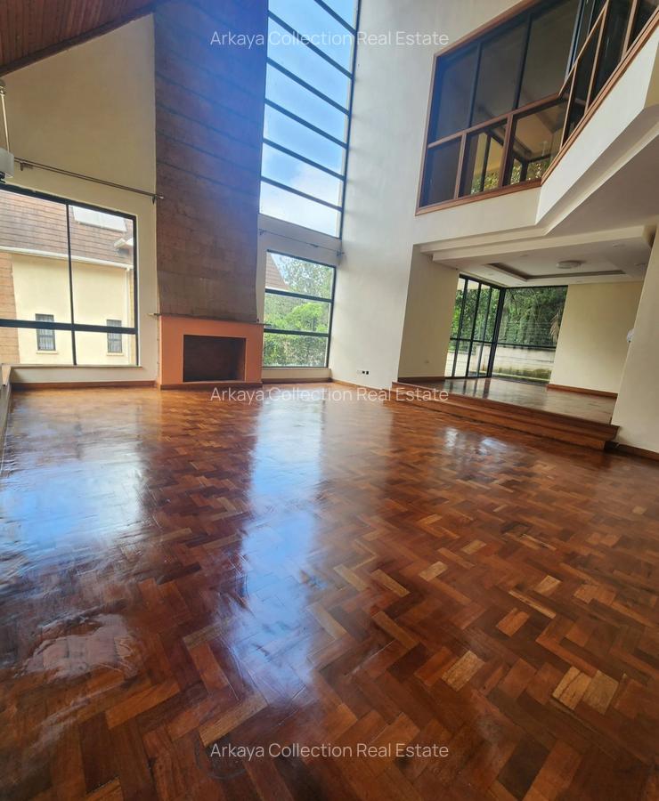 5 Bed House with En Suite in Lavington - 2