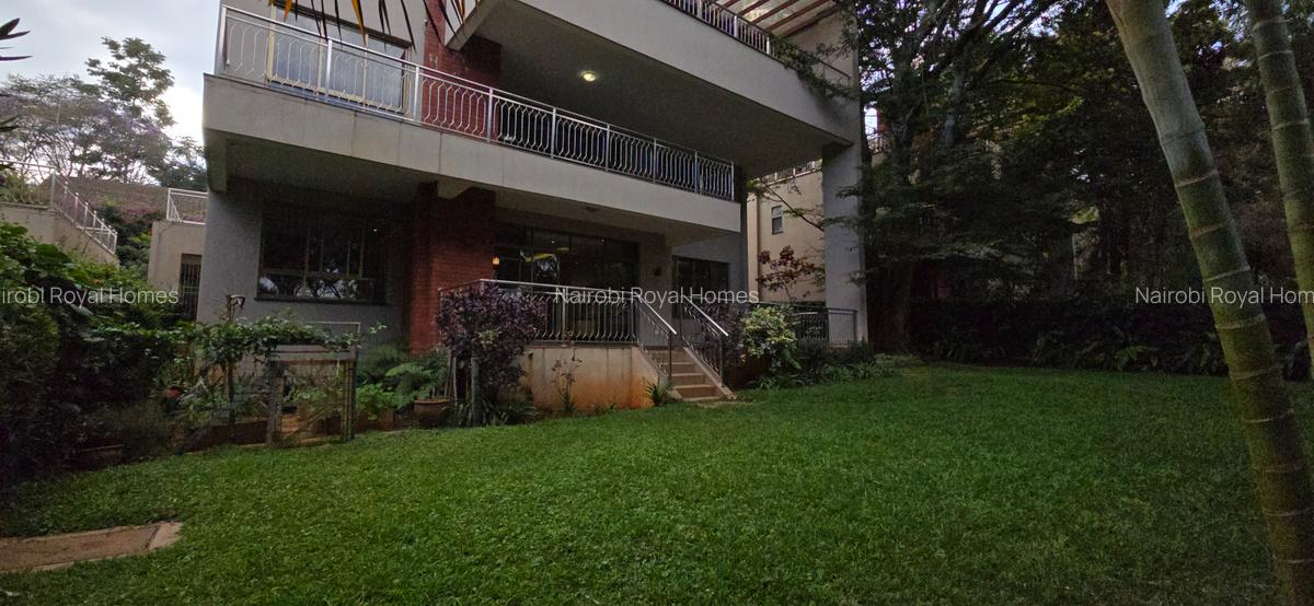 5 Bed Townhouse with En Suite at Lavington Green - 1