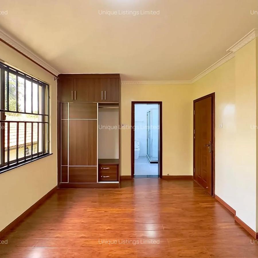 5 Bed Townhouse with En Suite in Lavington - 11