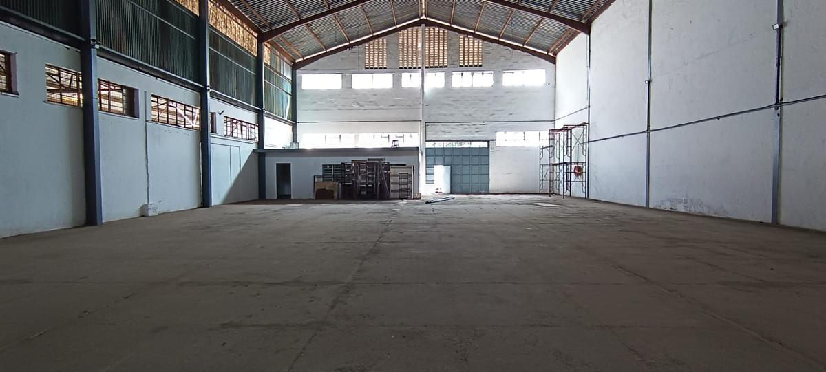 4,000 ft² Warehouse with Service Charge Included in Ruaraka - 11