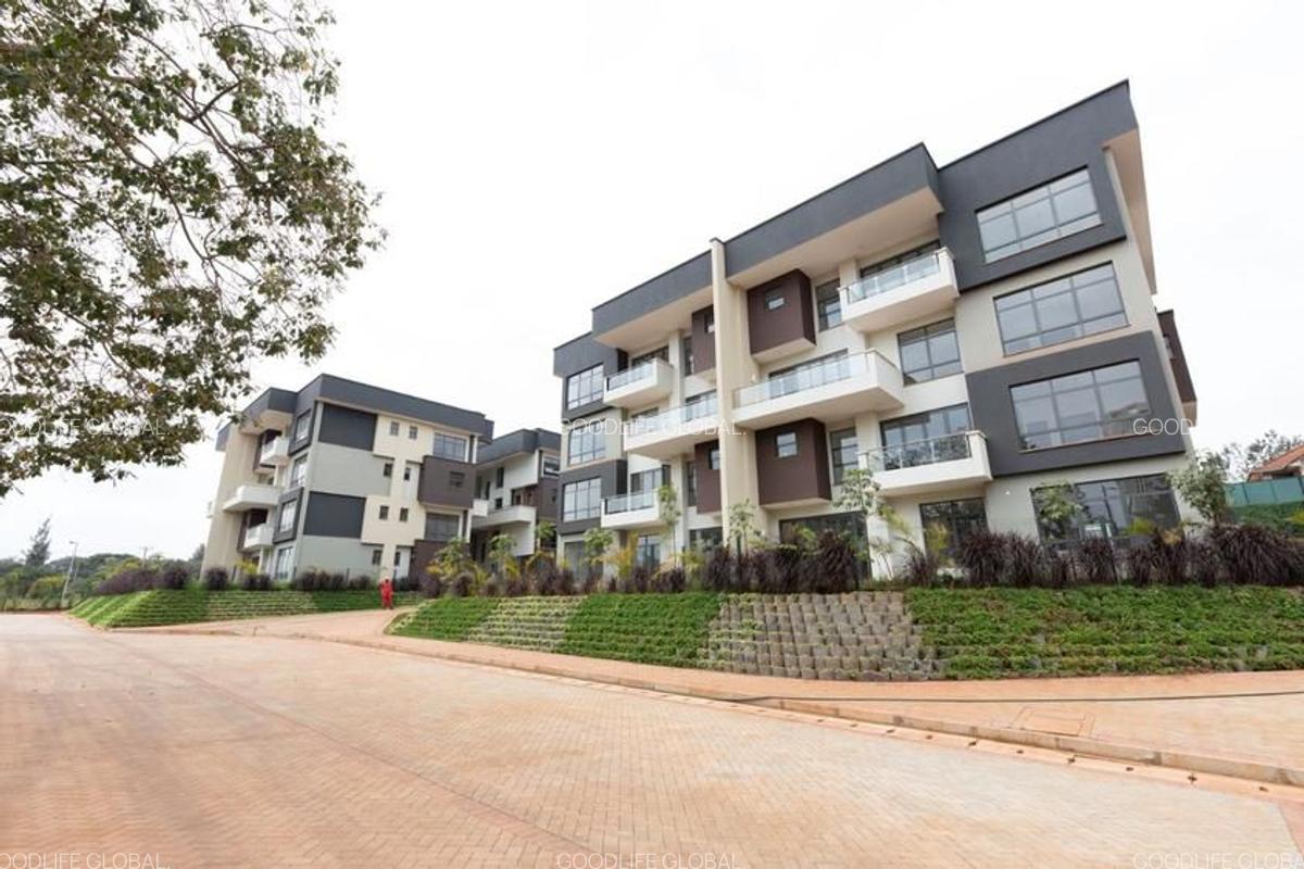 4 Bed Apartment with En Suite at Rosslyn - 2