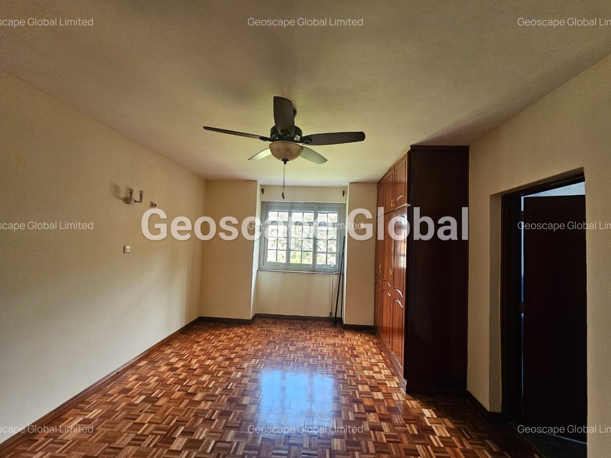 5 Bed House with En Suite in Runda - 11