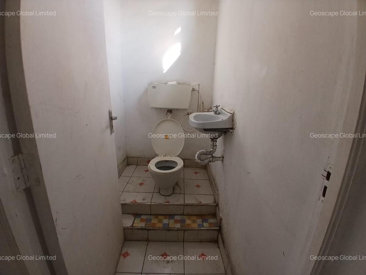 2,600 ft² Warehouse with Backup Generator in Industrial Area - 7