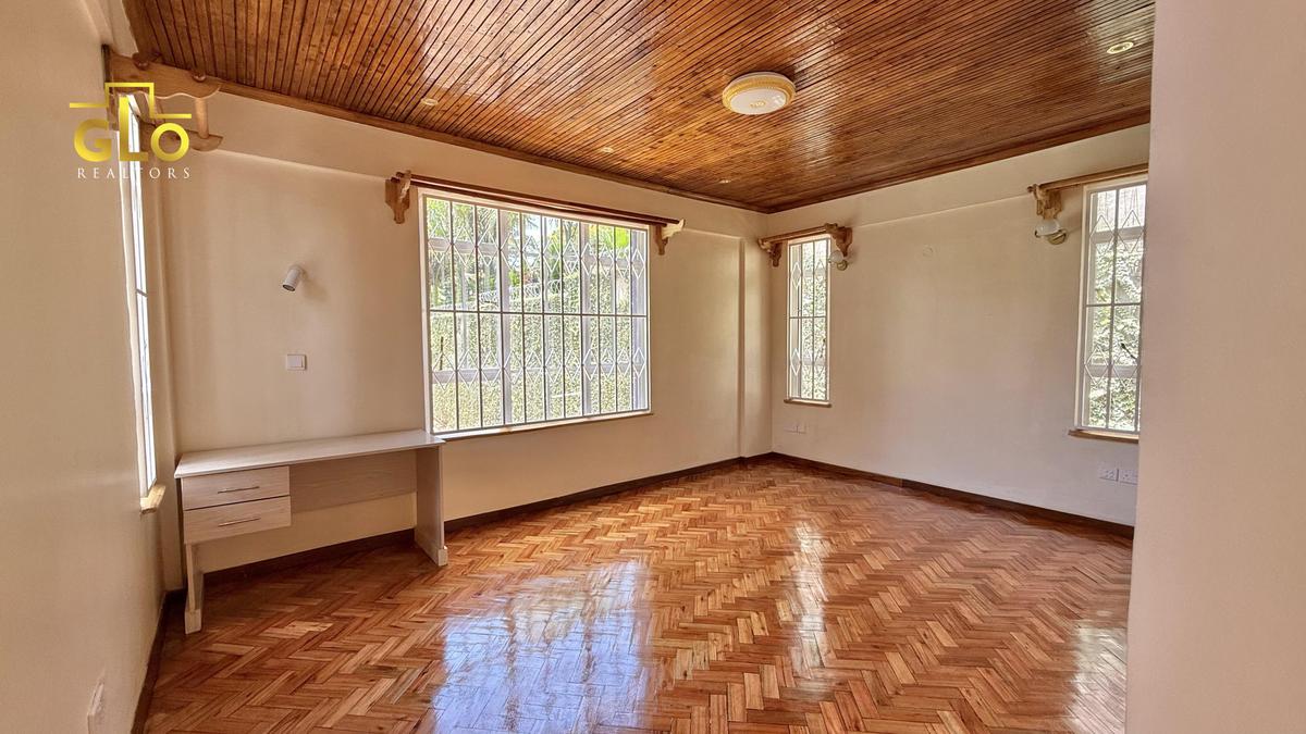 4 Bed Villa with En Suite in Spring Valley - 9
