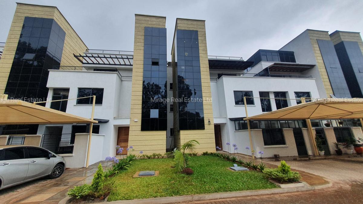 4 Bed Villa with En Suite in Lavington - 1