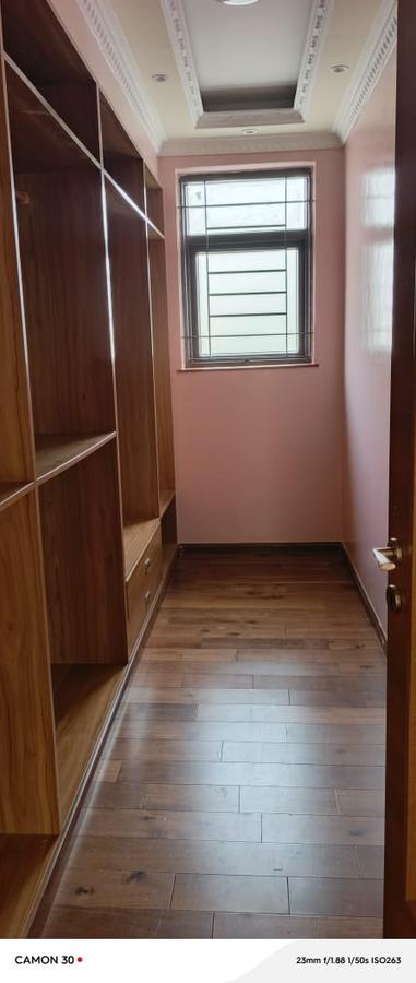 5 Bed Townhouse with En Suite in Lavington - 13