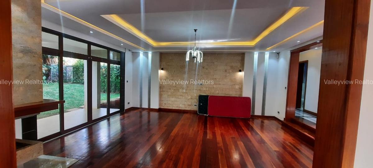 4 Bed Townhouse with En Suite at Lavington - 4