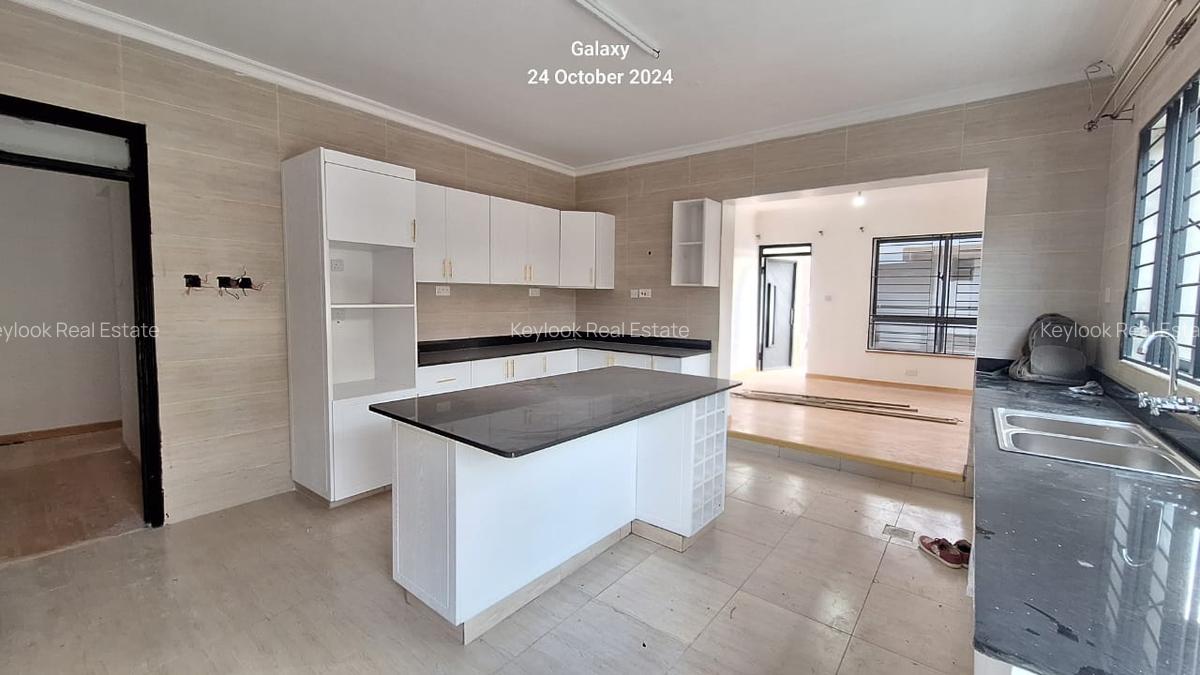 5 Bed Townhouse with En Suite at Lavington Green - 3