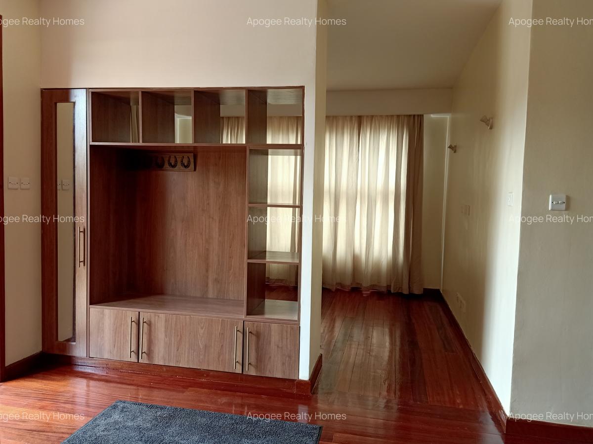 4 Bed House with En Suite at Garden Estate Road - 5