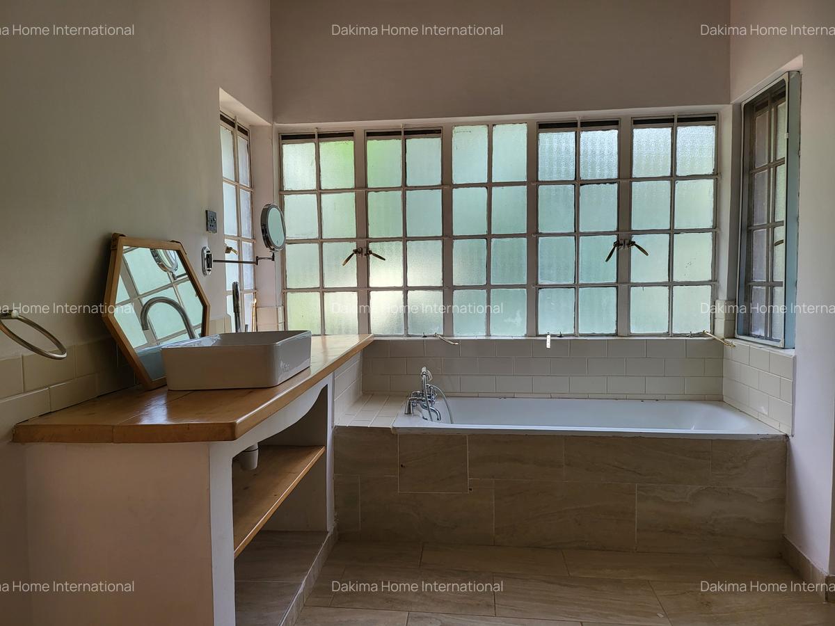5 Bed Townhouse with En Suite in Rosslyn - 17