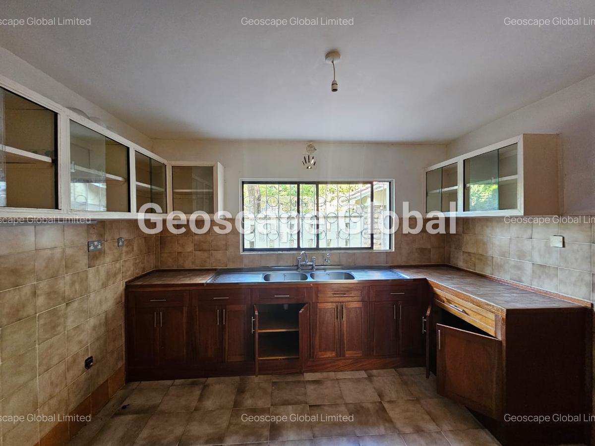 4 Bed House with En Suite in Loresho - 10