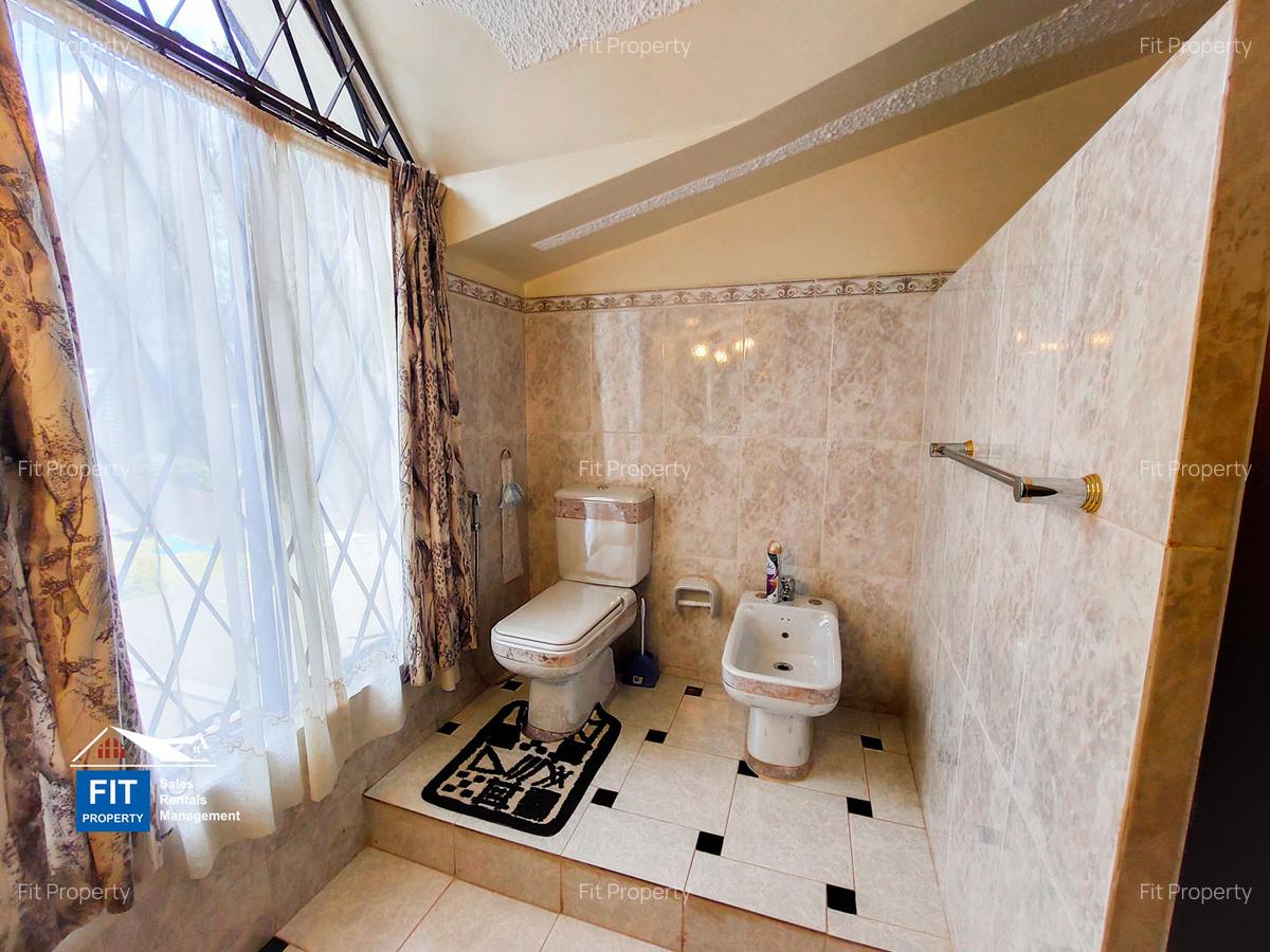 5 Bed House with En Suite at Nairobi - 11