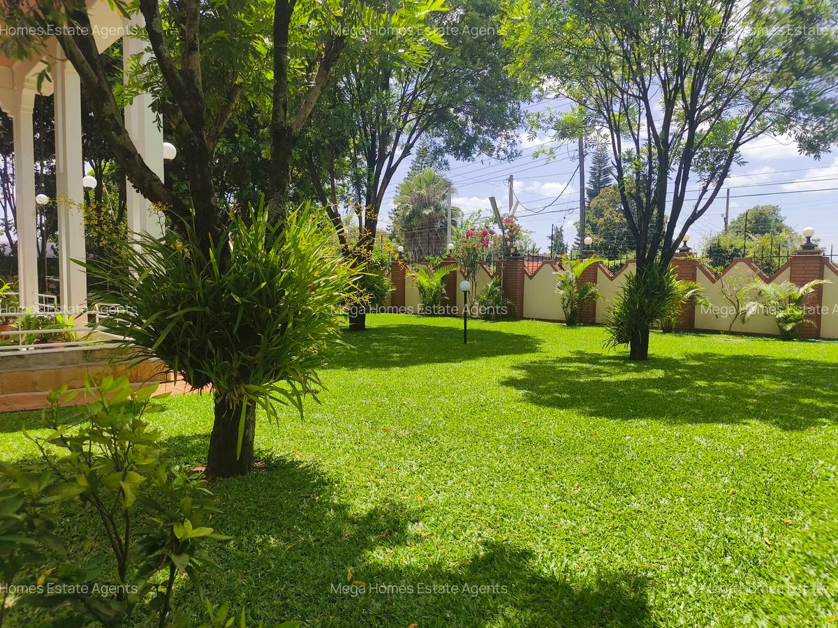 5 Bed House with En Suite in Runda - 2