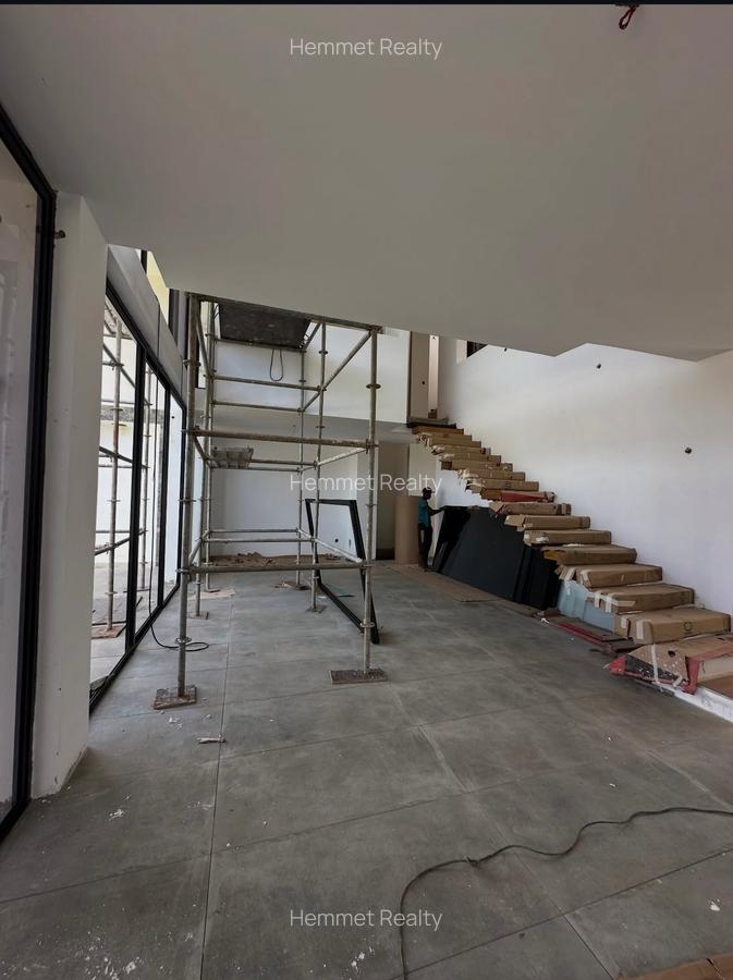 4 Bed Villa with En Suite in Runda - 2