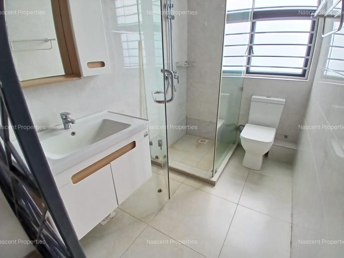 4 Bed House with En Suite in Runda - 17