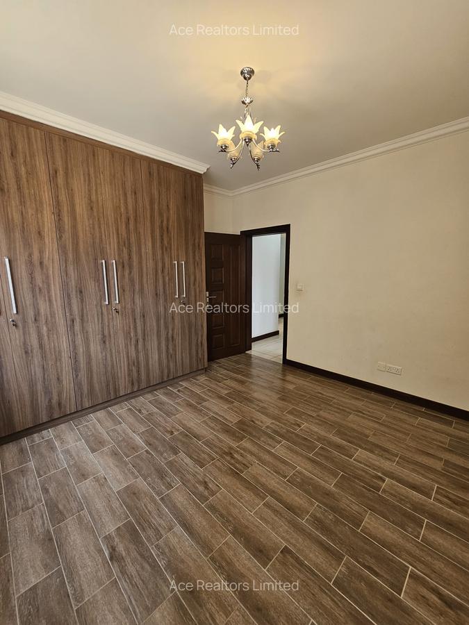 3 Bed Apartment with En Suite at City Park - 11