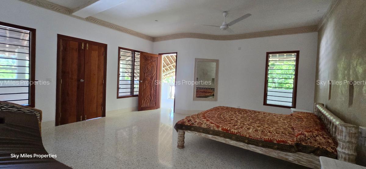 3 Bed Villa with En Suite at Garoda - 19