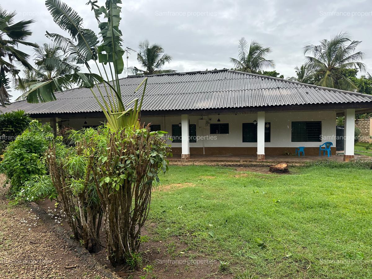 4 Bed Villa with En Suite at Diani Beach Road - 4