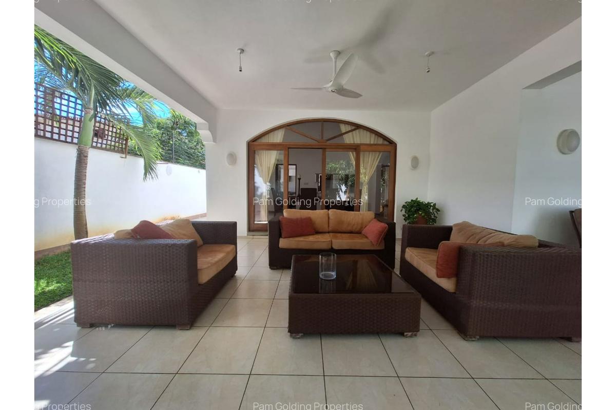 4 Bed Villa with En Suite in Nyali Area - 5
