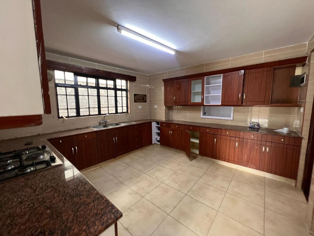4 Bed Townhouse with En Suite in Lavington - 11