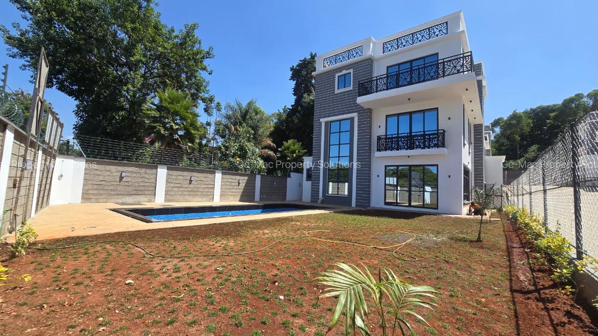 5 Bed House with En Suite in Lavington - 2