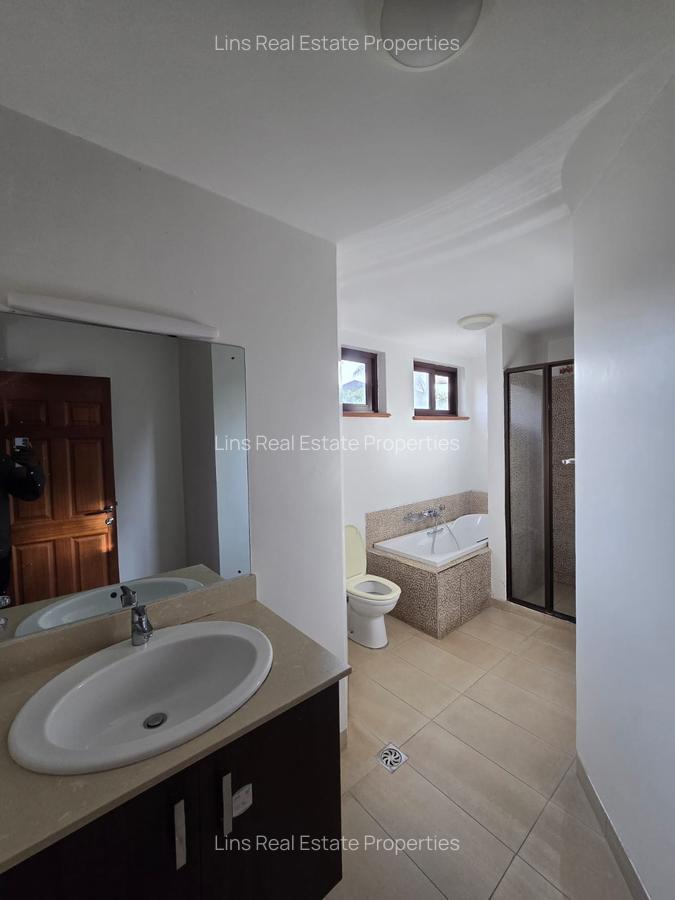 5 Bed Townhouse with En Suite in Lavington - 20