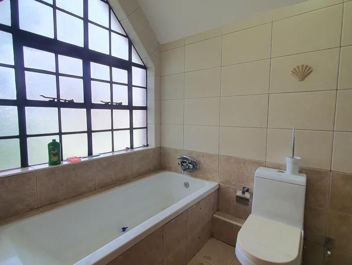 4 Bed Townhouse with En Suite in Lavington - 7