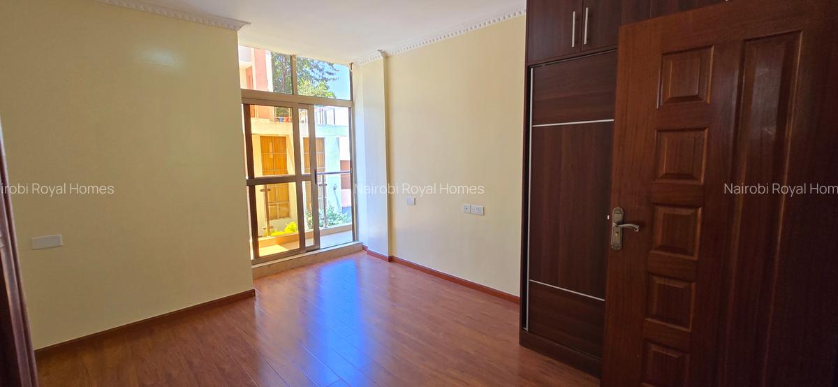 5 Bed Townhouse with En Suite at Lavington Green - 9