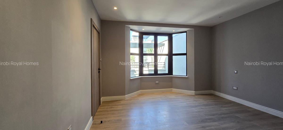 5 Bed Townhouse with En Suite at Palm Valley - 14