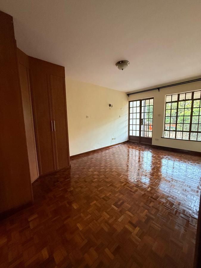 5 Bed Townhouse with En Suite at Lavington - 10