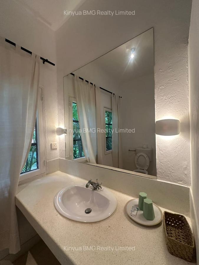 Serviced 2 Bed Apartment with En Suite in Malindi - 2