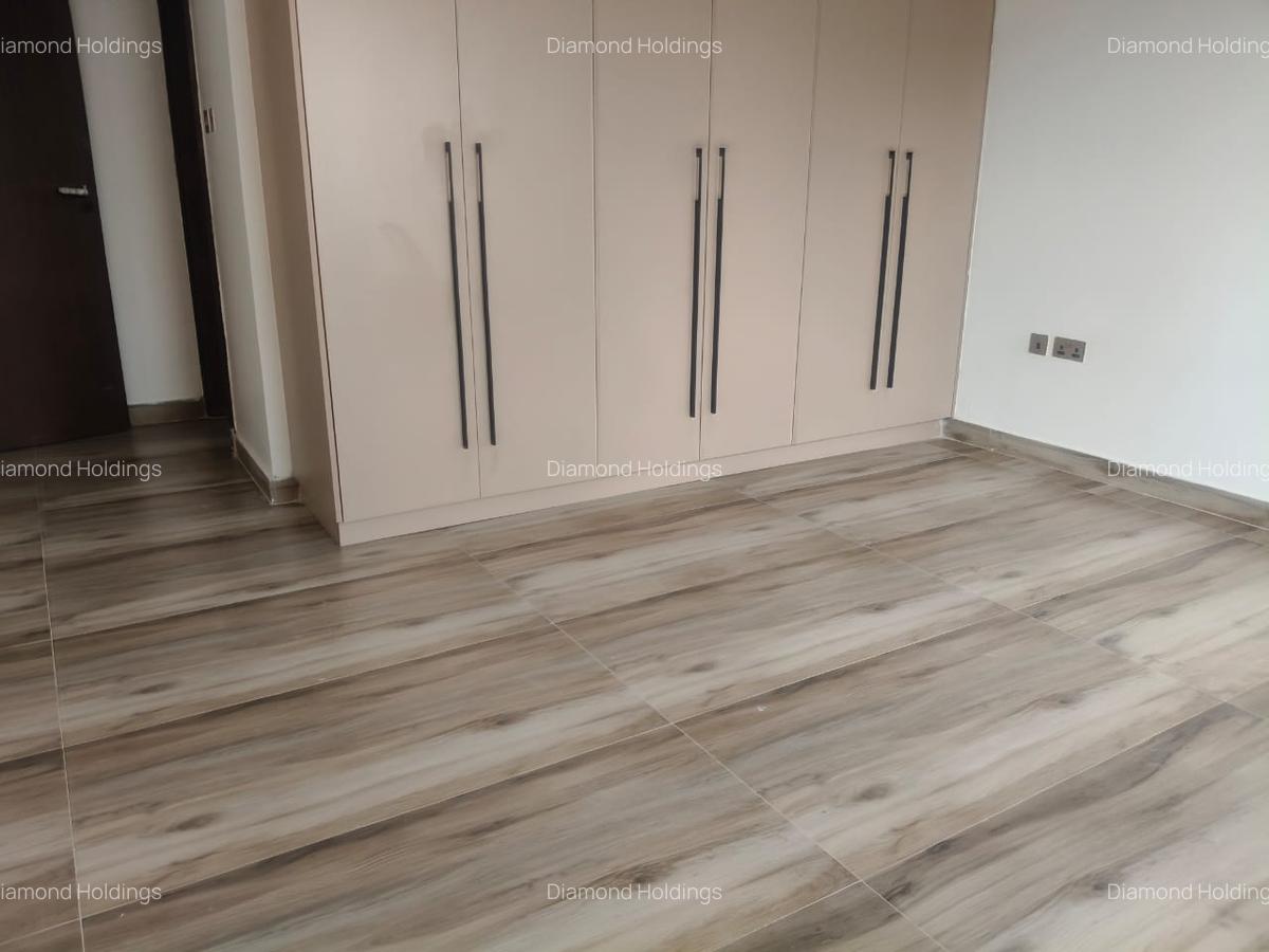 Serviced 2 Bed Apartment with En Suite at Brookside - 5