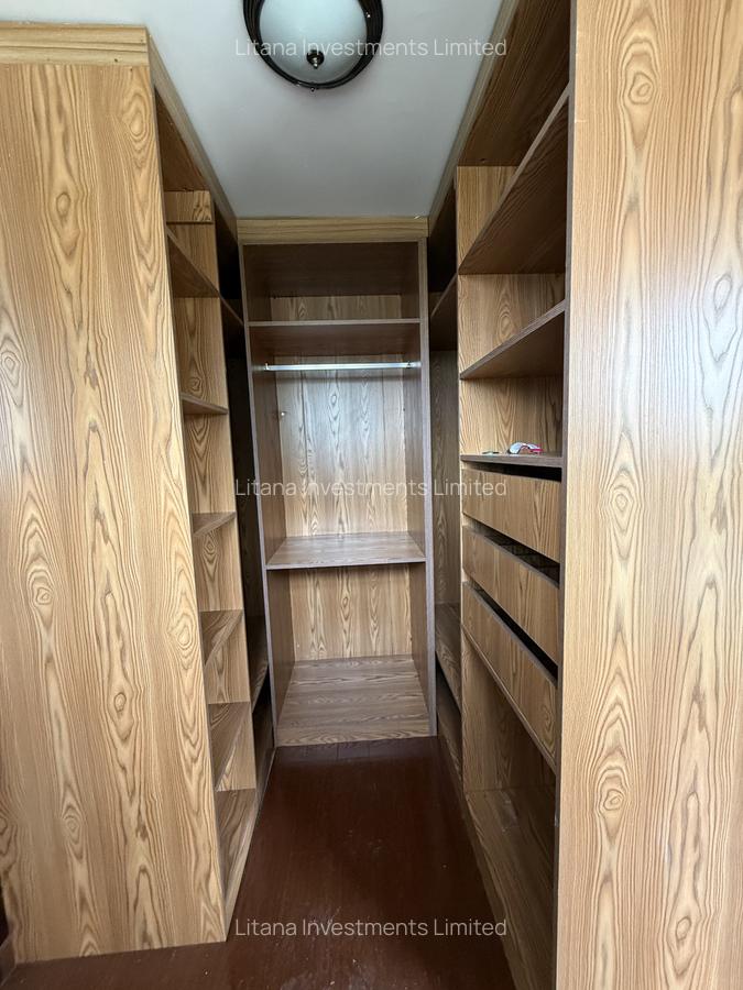 5 Bed Townhouse with En Suite in Lavington - 17