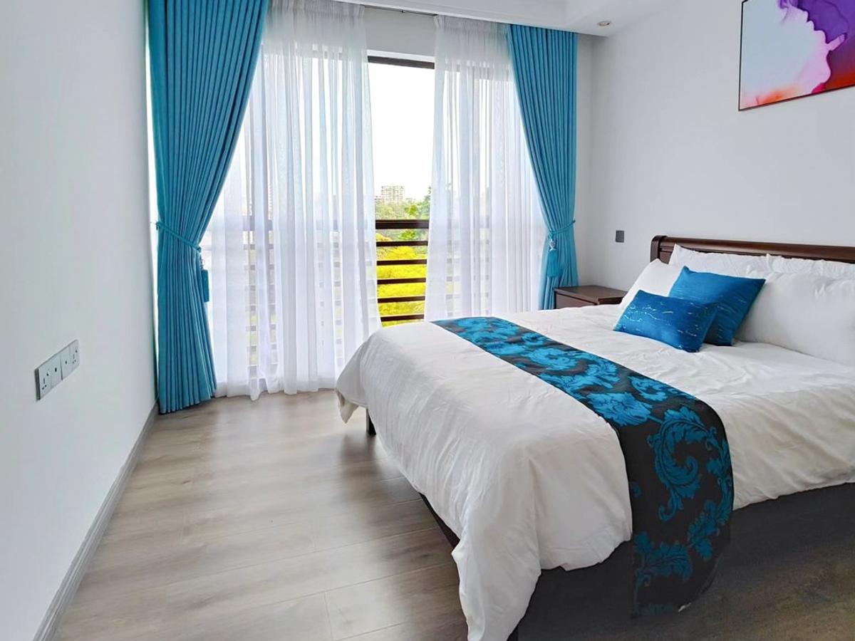 2 Bed Apartment with Swimming Pool in Riverside - 4