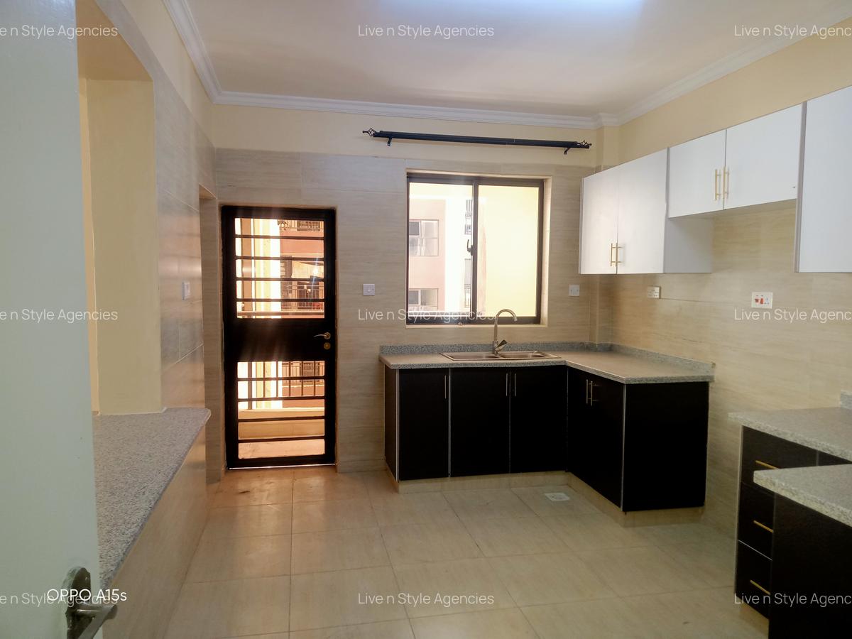 2 Bed Apartment with En Suite in Lavington - 7