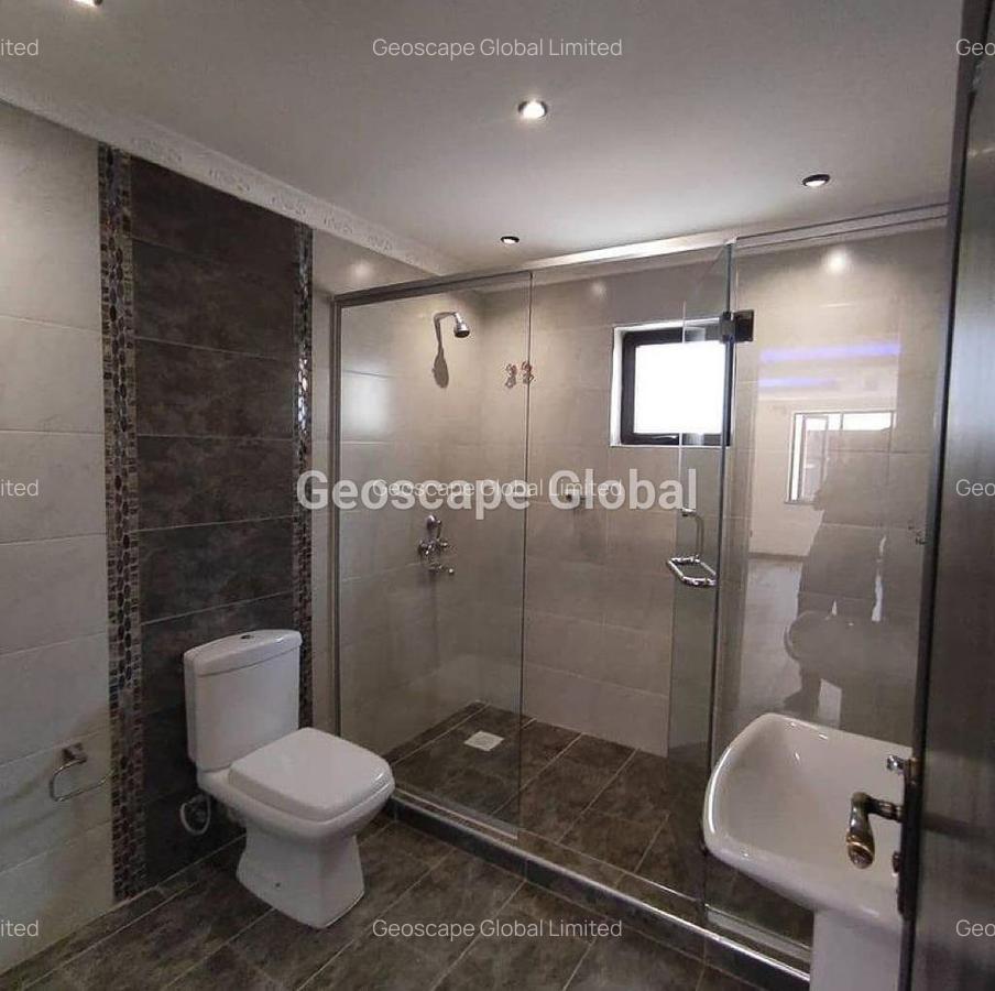 5 Bed Townhouse with En Suite in Lavington - 4