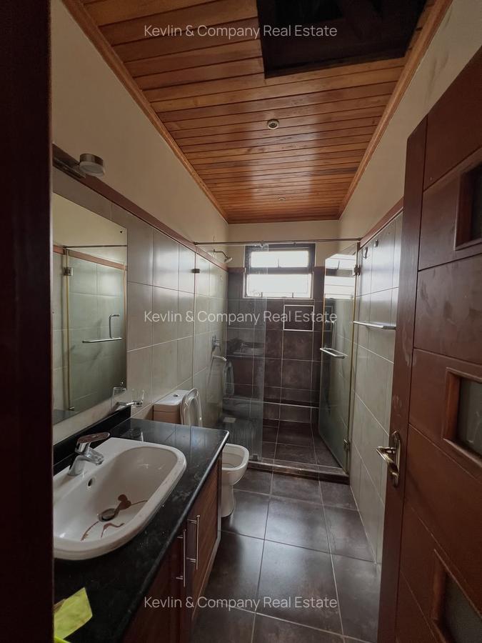 5 Bed Townhouse with En Suite in Lavington - 10