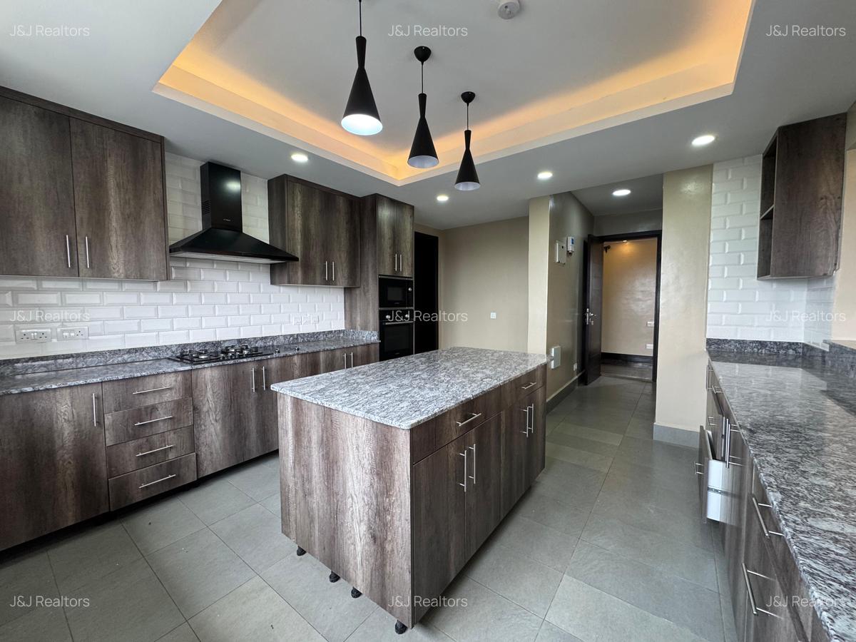 3 Bed Apartment with En Suite in Lavington - 5