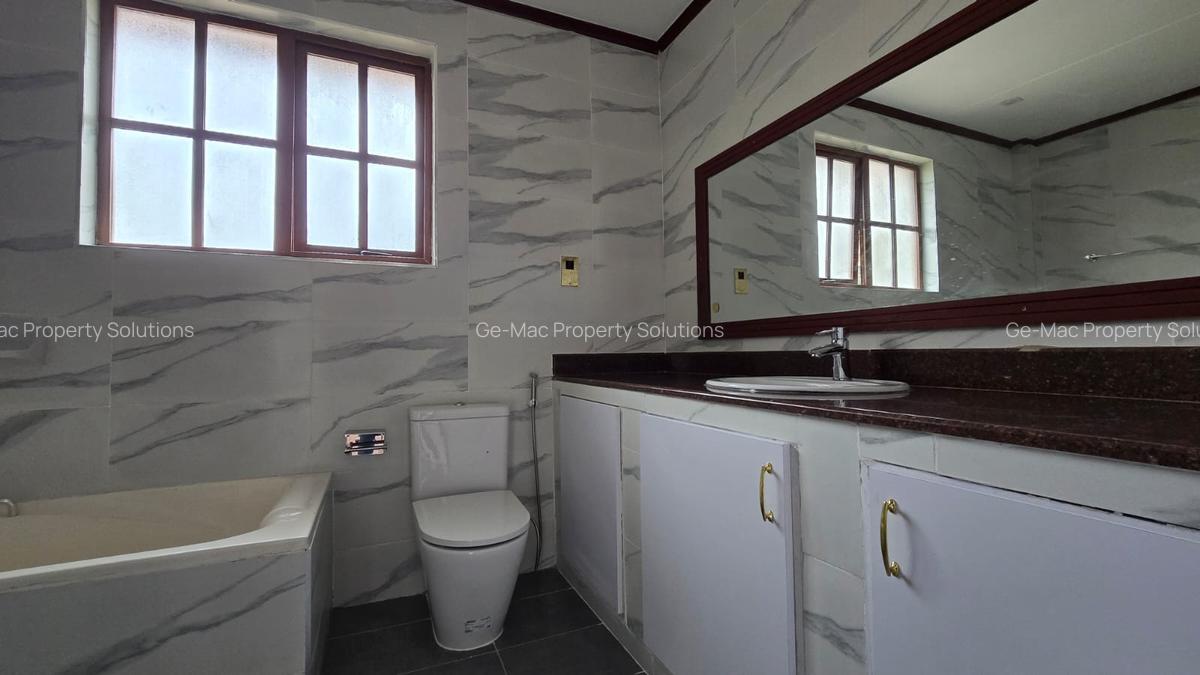 4 Bed House with En Suite in Lavington - 8