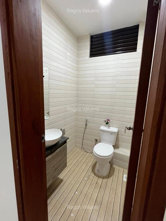 3 Bed Apartment with En Suite at Parklands Road - 6