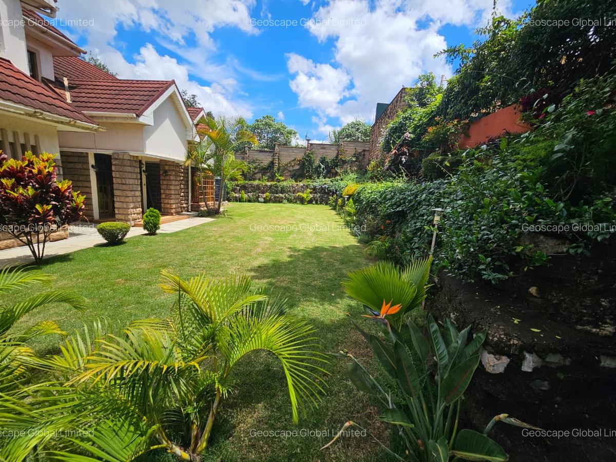 4 Bed House with En Suite in Rosslyn - 1