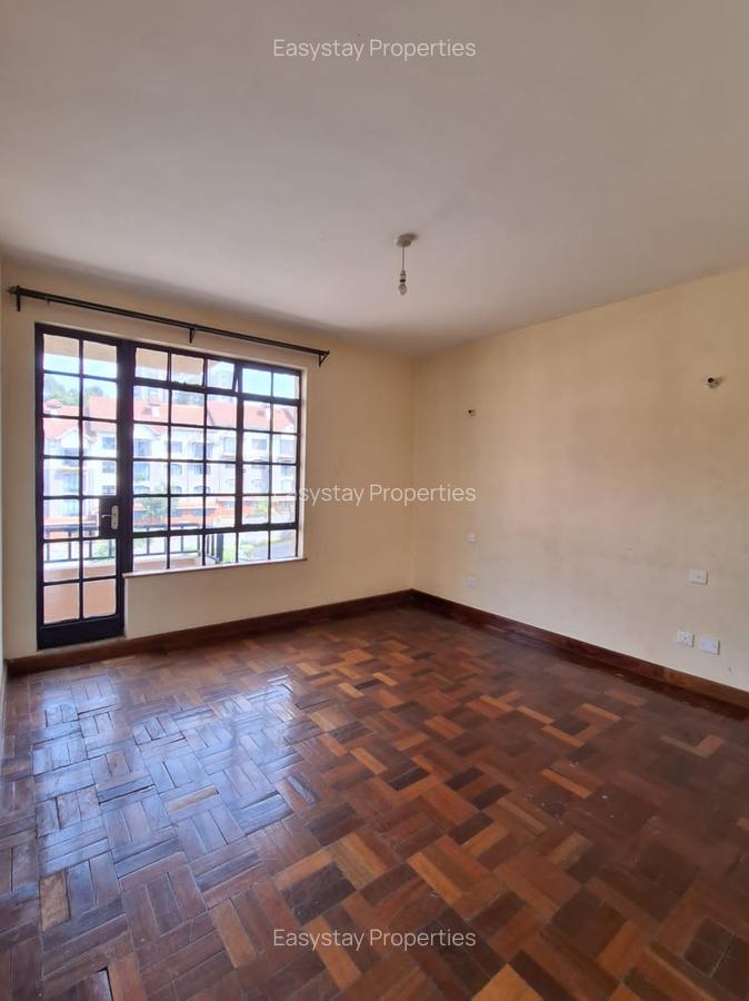 3 Bed Apartment with En Suite in Riverside - 5