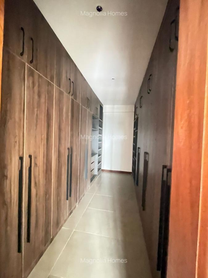 4 Bed Apartment in Riverside - 8