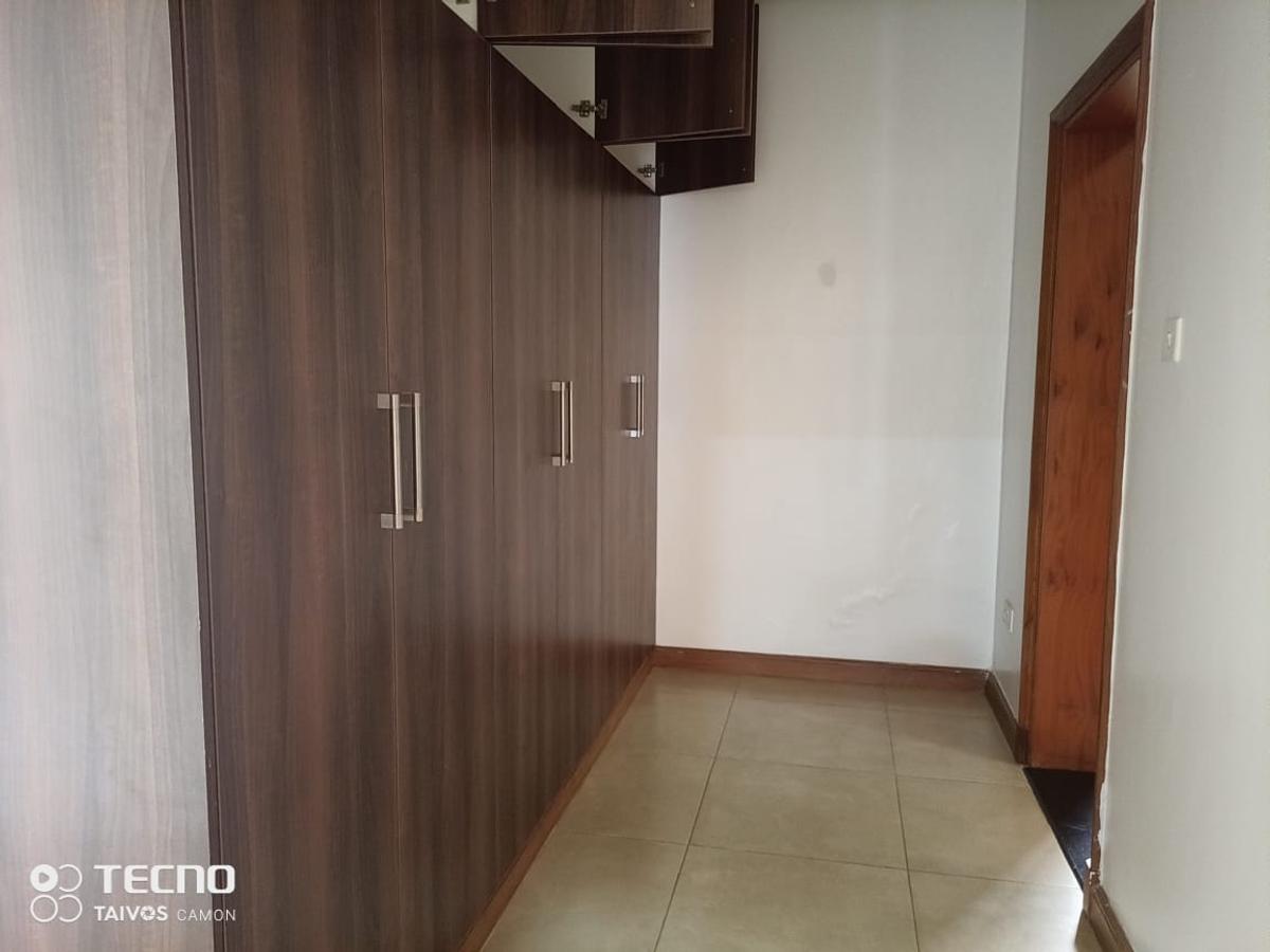 5 Bed Townhouse with En Suite in Gigiri - 14