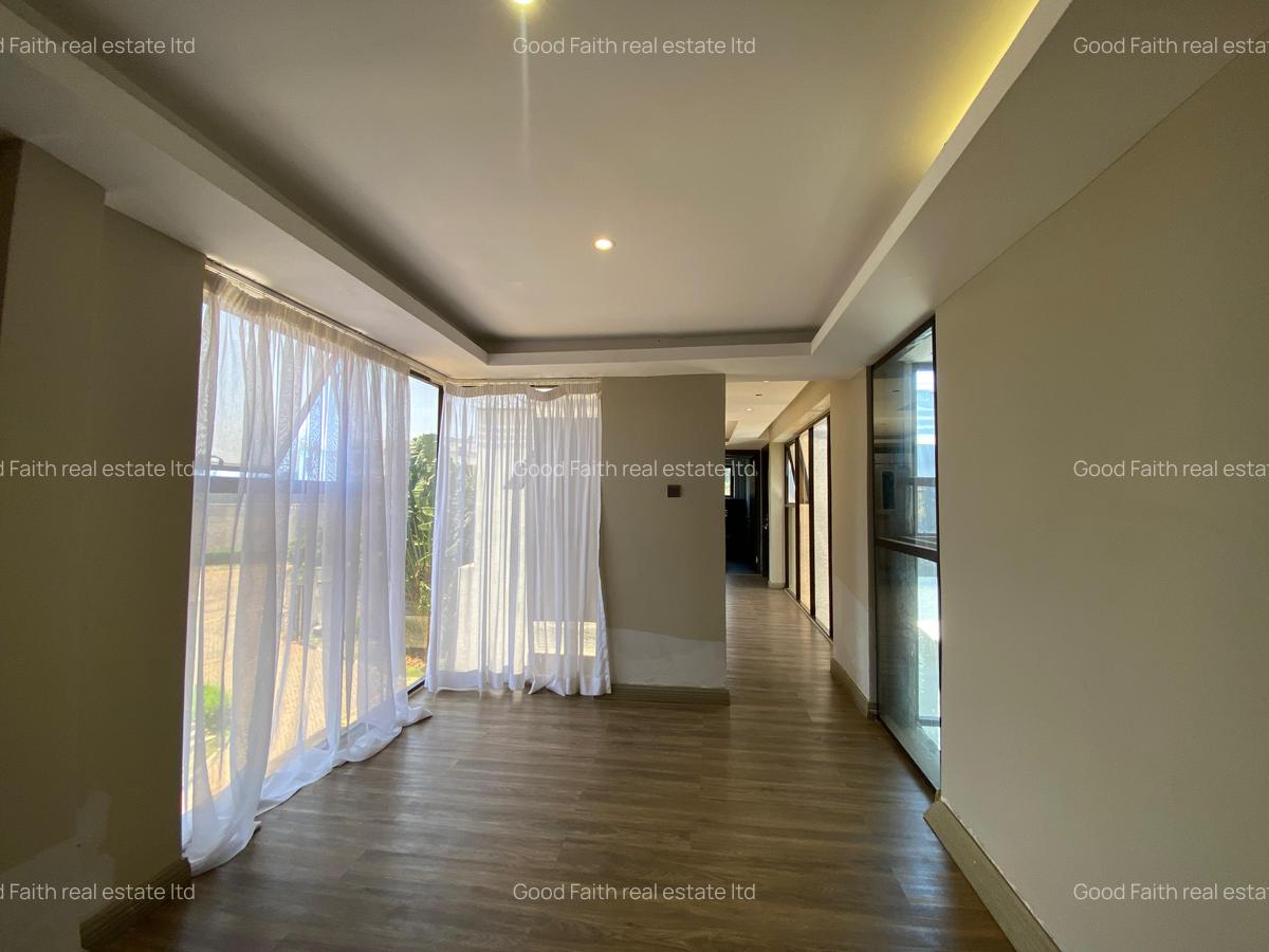 5 Bed House with En Suite in Runda - 13