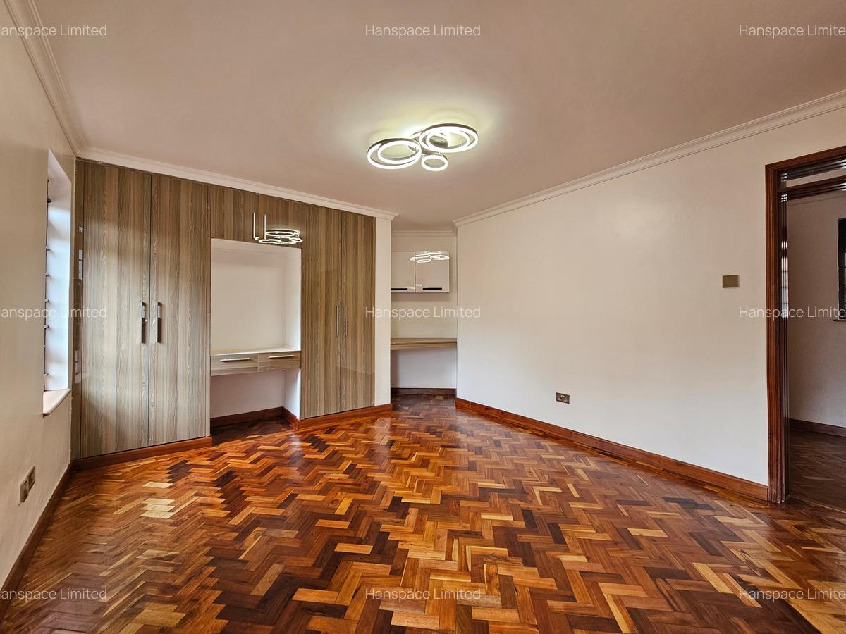 5 Bed Villa with En Suite in Runda - 12