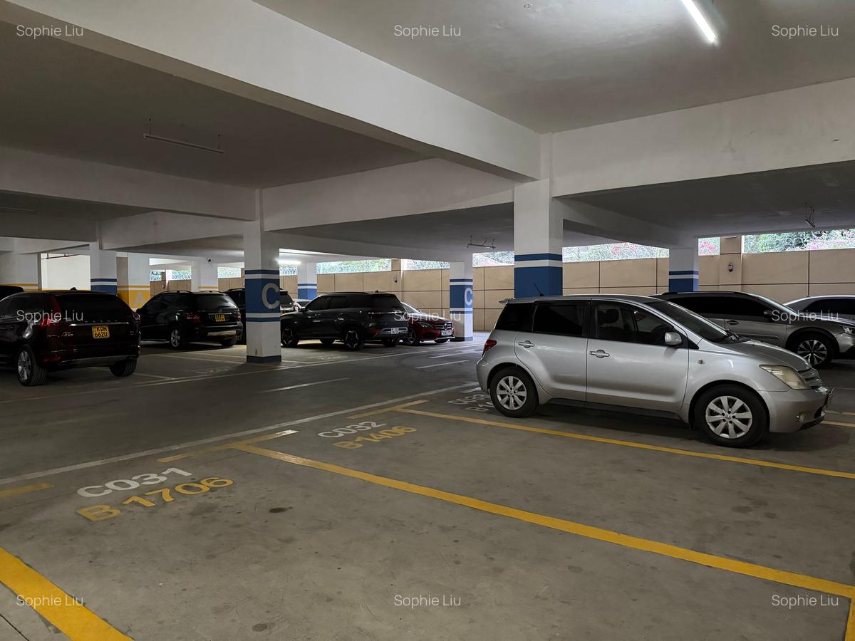 Serviced 2 Bed Apartment with En Suite in Kilimani - 14