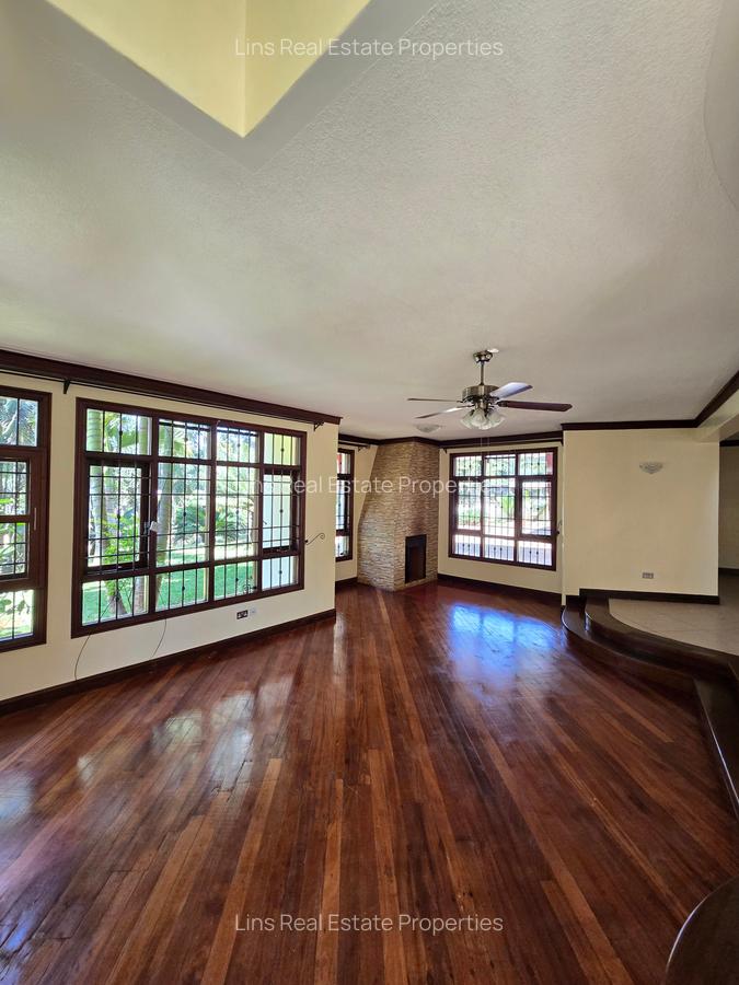 4 Bed House with En Suite in Hill View - 13