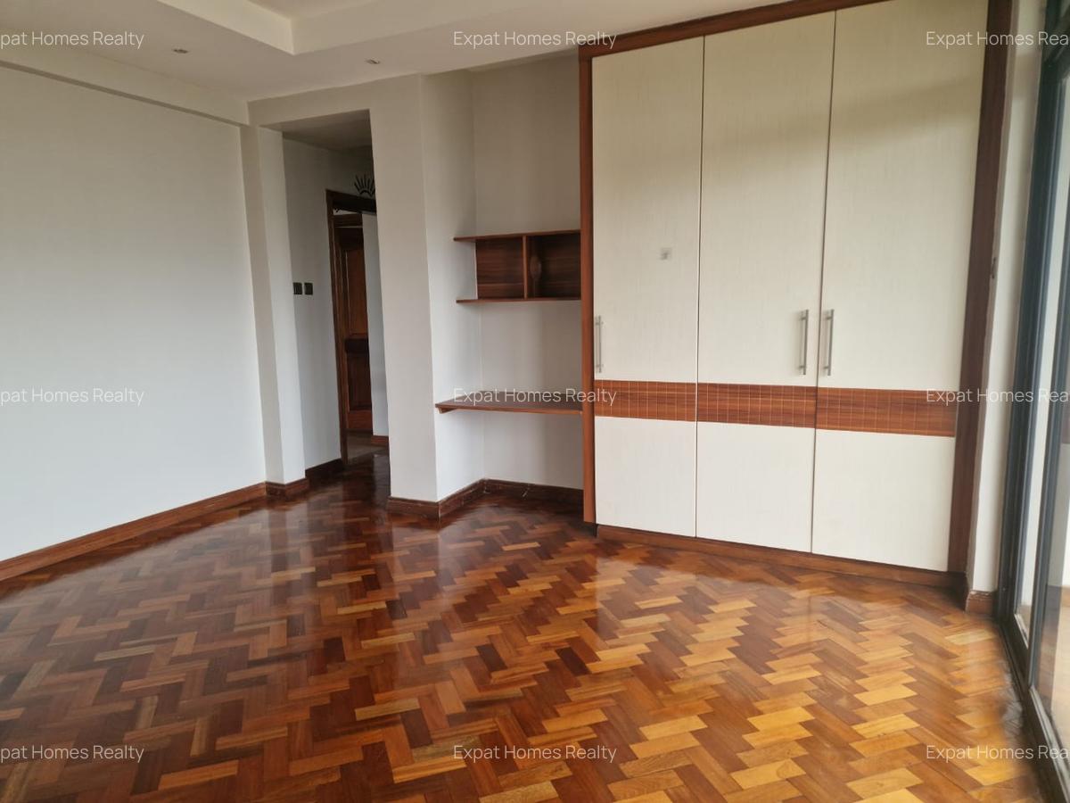 4 Bed Apartment with En Suite in Riverside - 9
