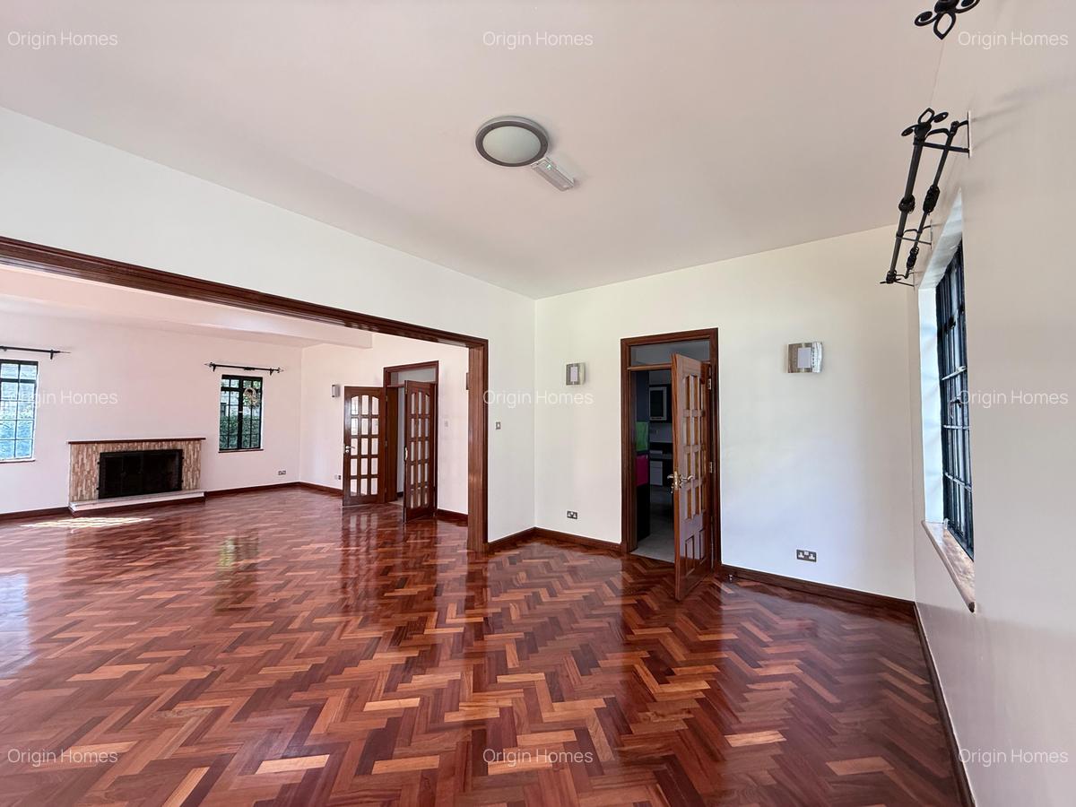 5 Bed Townhouse with En Suite at Lavington - 5